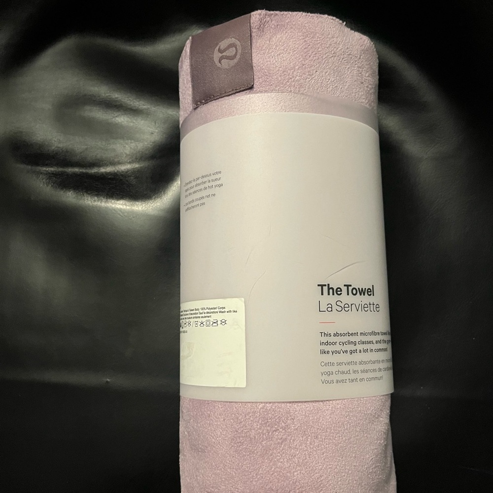 Lululemon microfibre hot yoga towel lilac